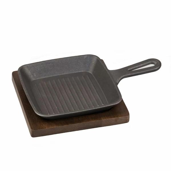 Сковородка алюминиевая черная 15.5*15.5*2,5 см д/подачи на деревянной подставке P.L. Proff Cuisine